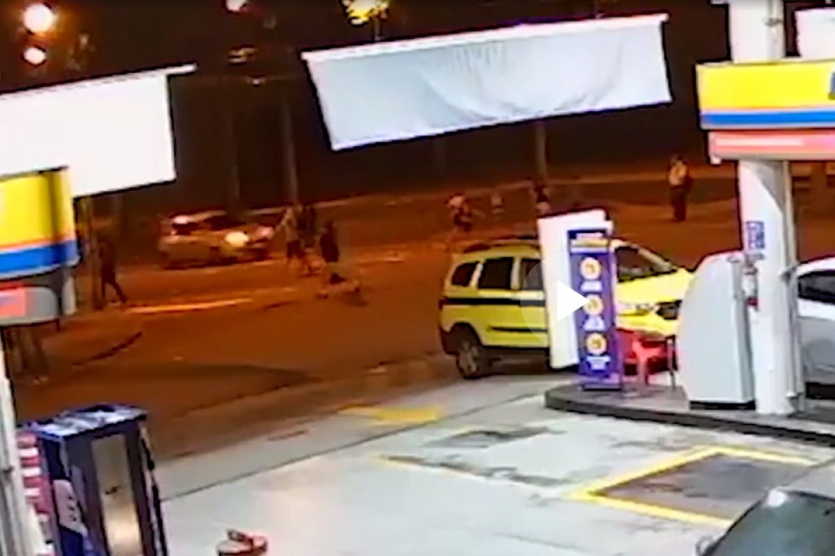 Mulher e filhos de dois e sete anos são atropelados no RJ; Bebê morreu