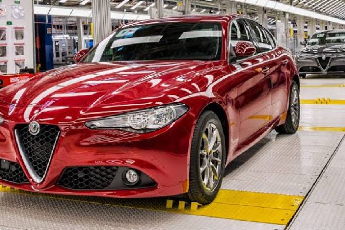 Alfa Romeo reduz oferta de modelos na Europa e EUA 