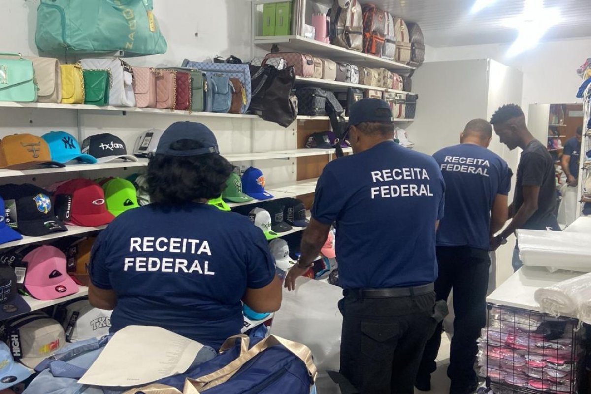 Mais de 100 volumes de roupas falsificadas em estabelecimentos de Salvador 