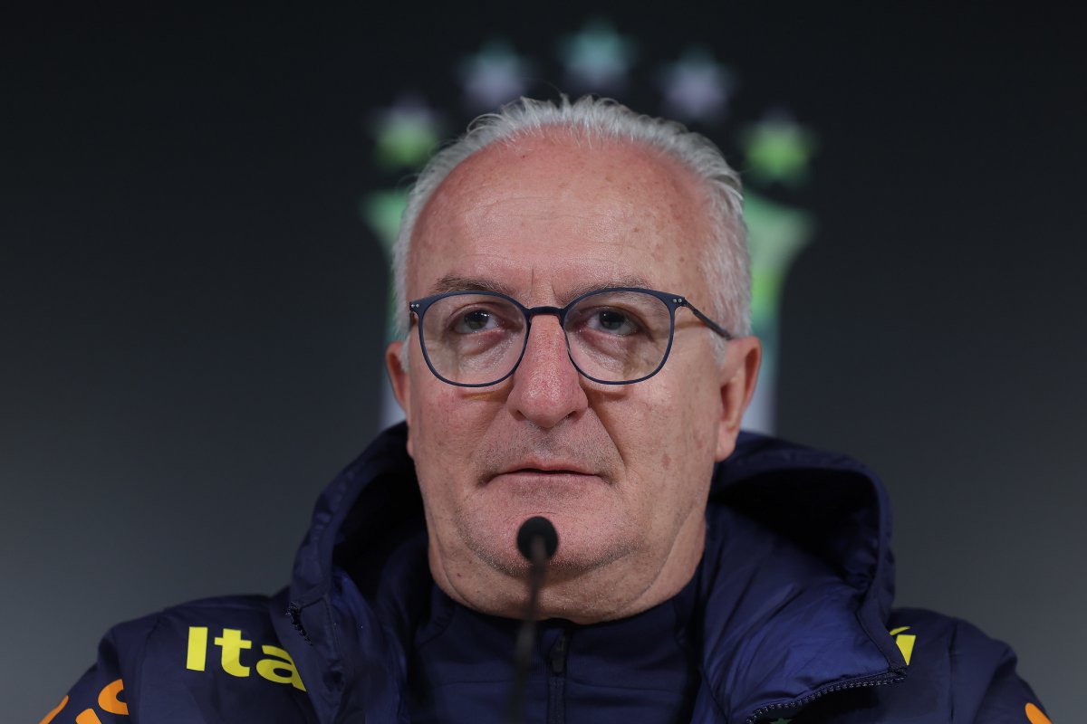 Dorival chama Igor Jesus para jogos contra Chile e Peru pelas Eliminatórias