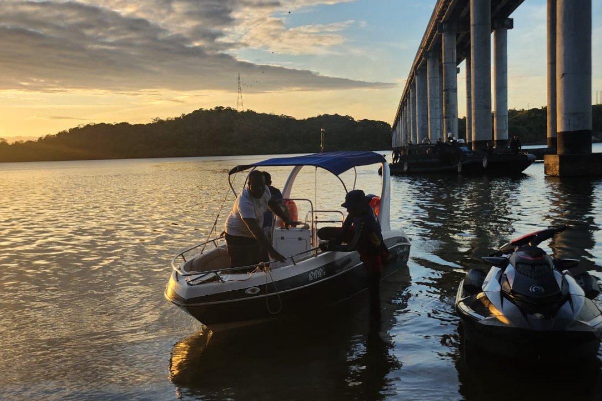 Corpo é encontrado em mala no rio Jaguaripe; suspeita é que seja de vítima de Valença 