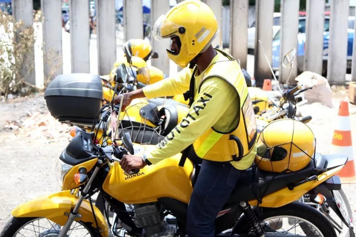 Mototaxista e cliente são mortos a tiros em Salvador