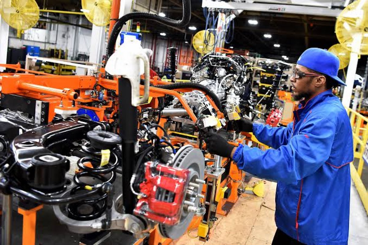 Trump quer atrair montadoras de automóveis para os EUA 