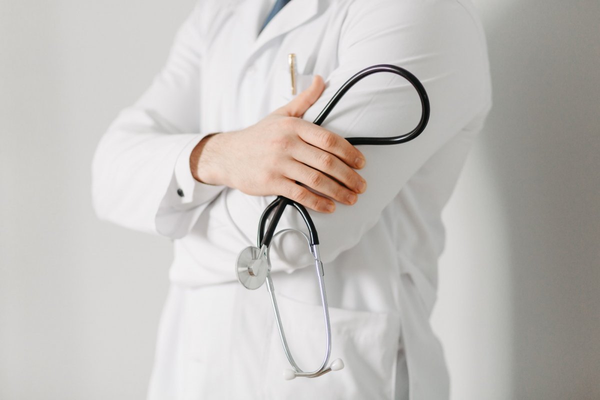 Médicos residentes têm direito à suspensão temporária do pagamento do Fies? Advogados esclarecem! 