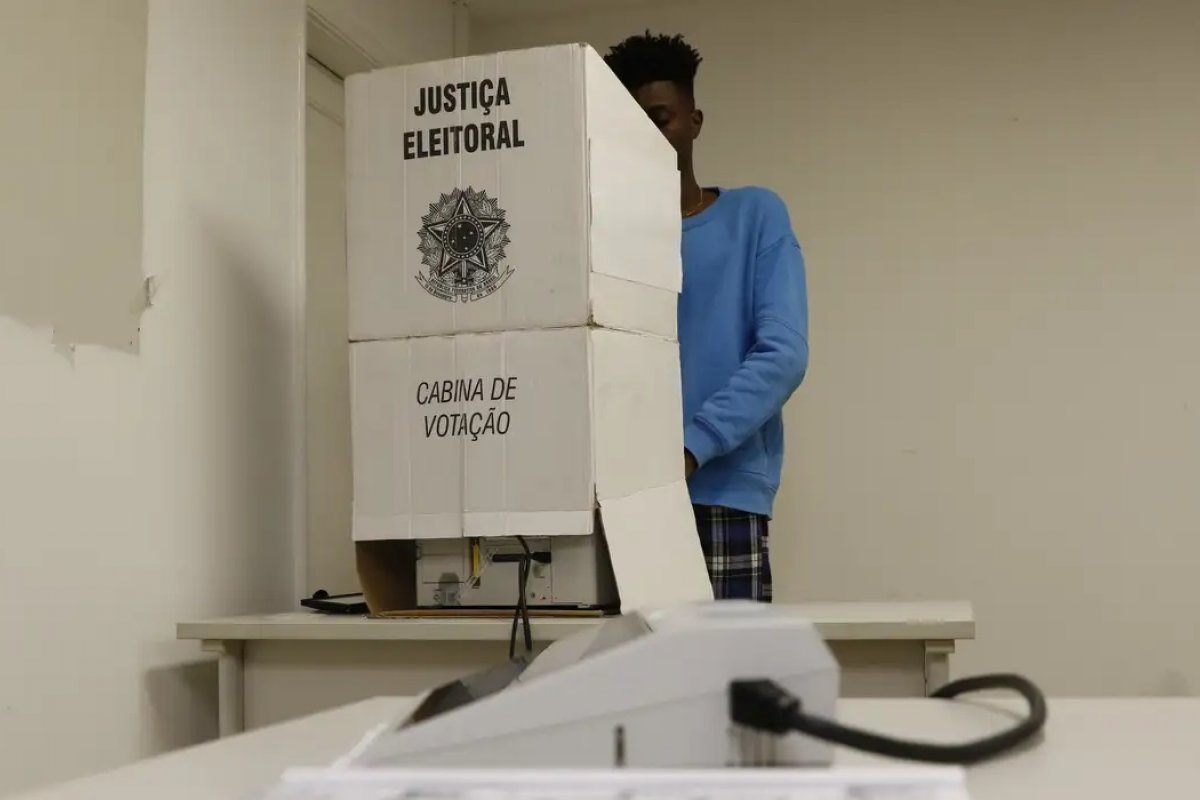 Federações partidárias elegem 587 prefeitos, só PT teve vantagem no crescimento na 1ª eleição municipal
