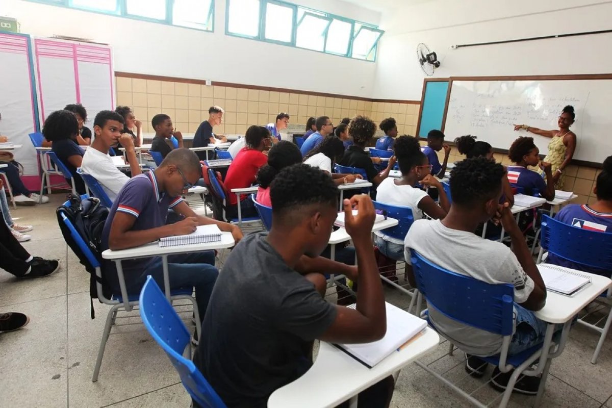 Renovação de matrícula da rede estadual de ensino começará em novembro na Bahia