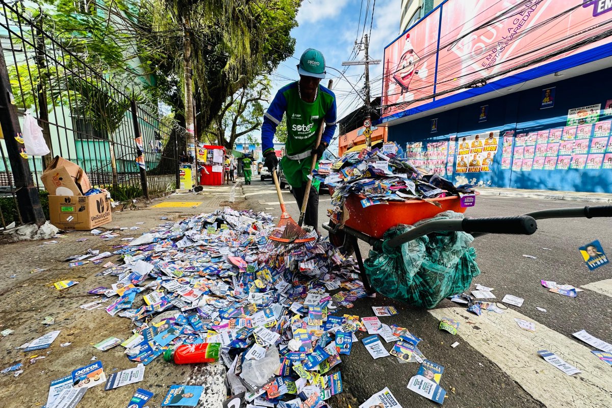 Megaoperação da Limpurb coleta 165 toneladas de material eleitoral em Salvador 