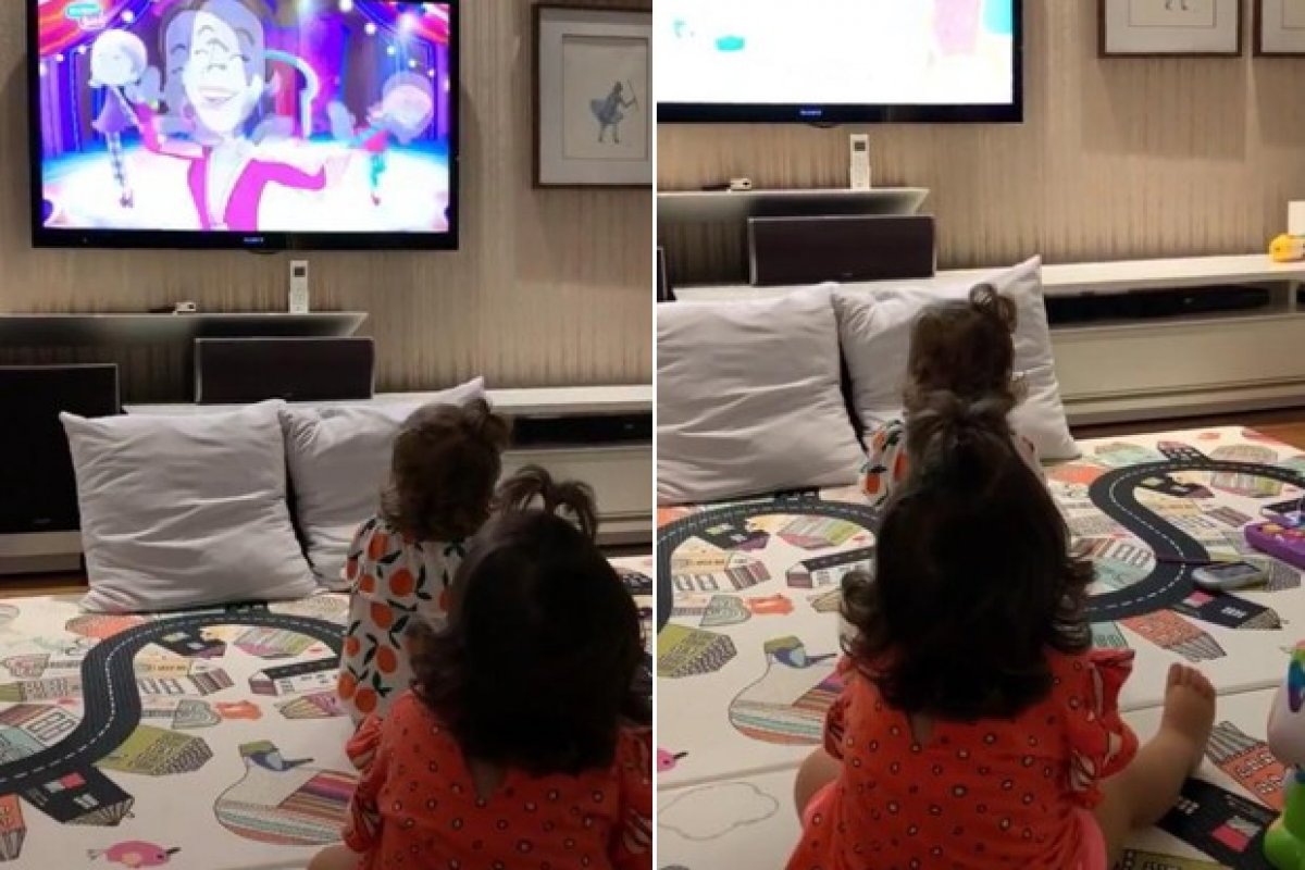 Ivete Sangalo  mostra as gêmeas assistindo a animação "MundoBita"