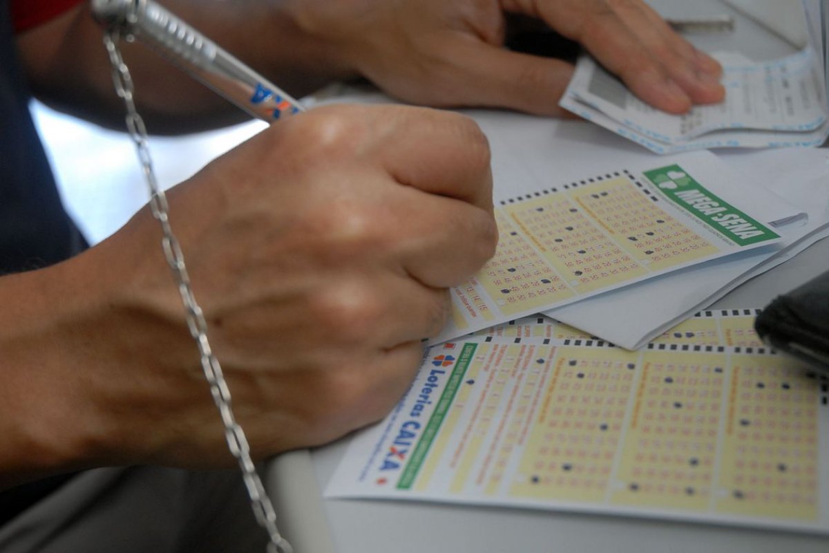 Ninguém acerta sorteio da Mega-Sena e prêmio acumula em R$ 70 milhões
