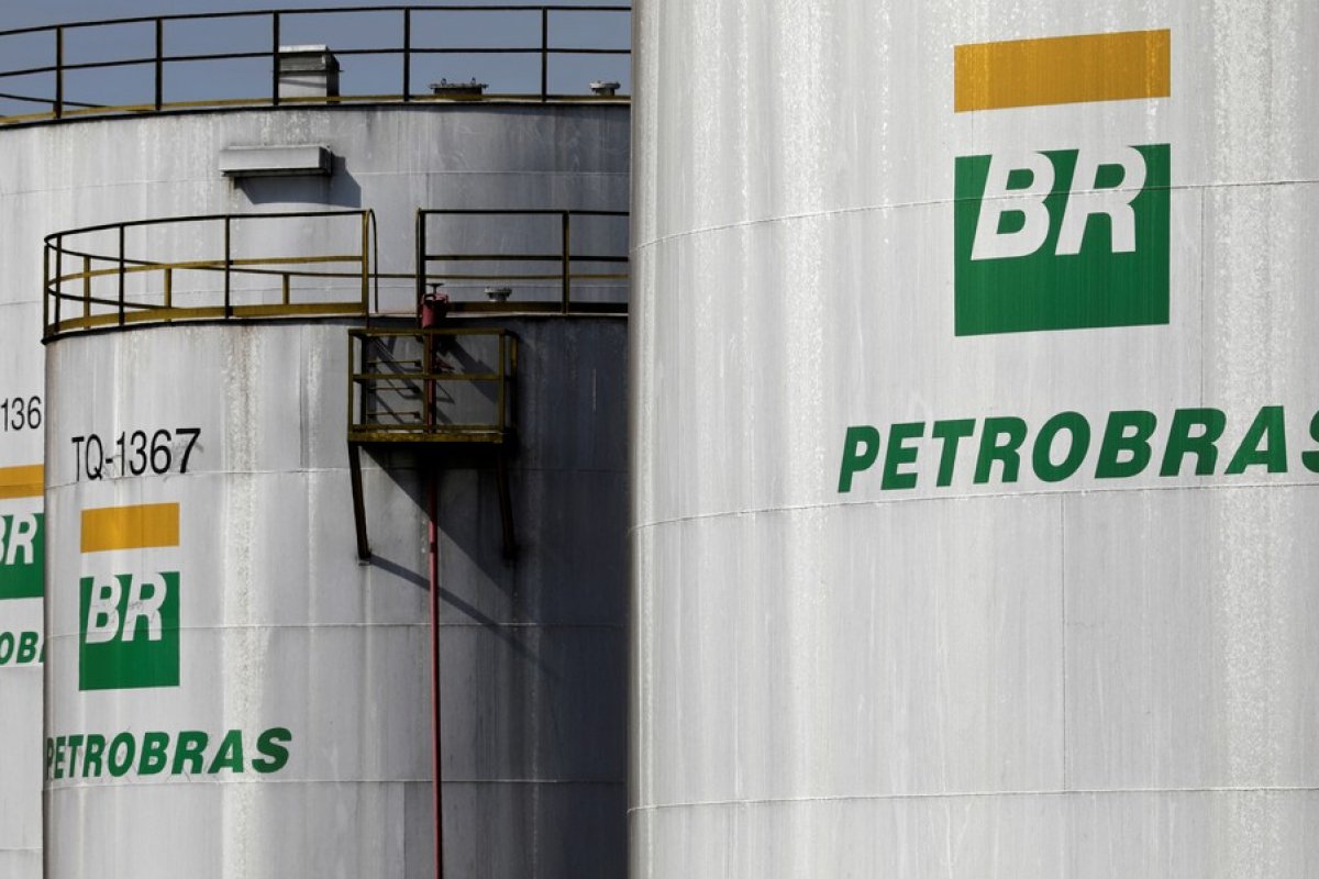 Petrobras reduz em 3% preço médio da gasolina e diesel nas refinarias