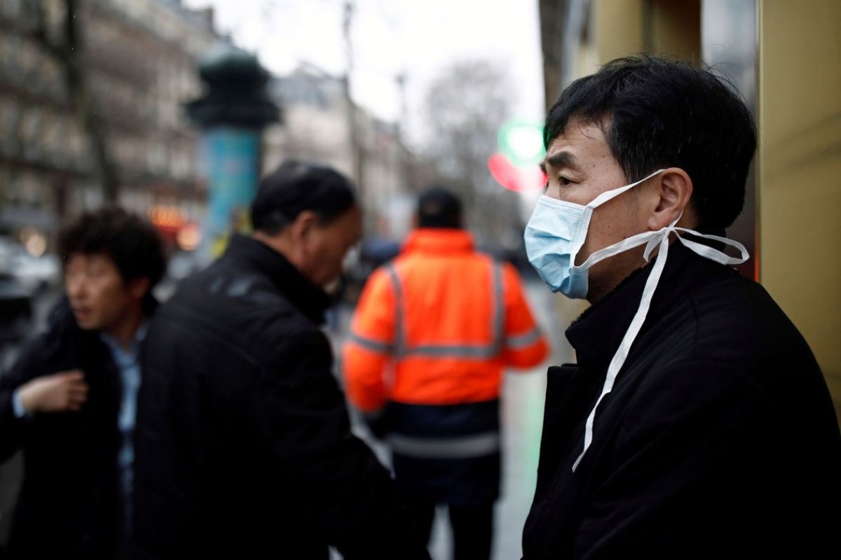 Profissionais de saúde da China alertam sobre falta de material médico