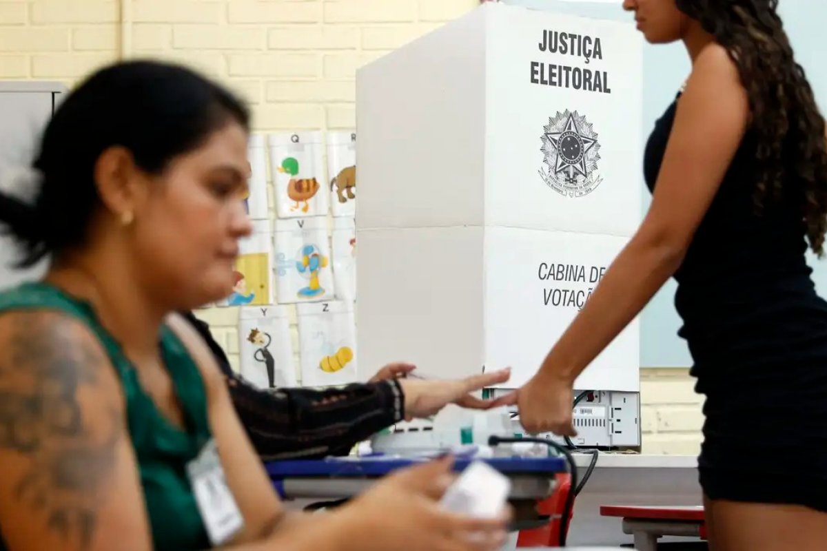 Cota de gênero foi descumprida em 700 municípios nas eleições municipais, aponta levantamento 