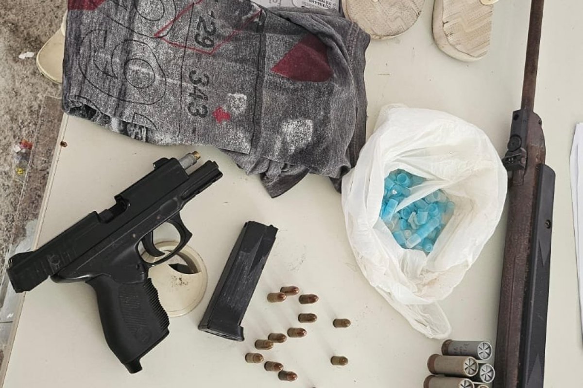 Espingarda de chumbo e réplica de pistola são apreendidas em Vera Cruz 