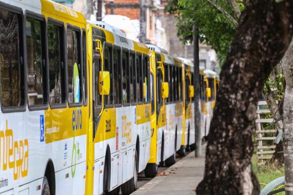 Ônibus seguem sem circular em dois bairros de Salvador pelo terceiro dia, após protestos de moradores