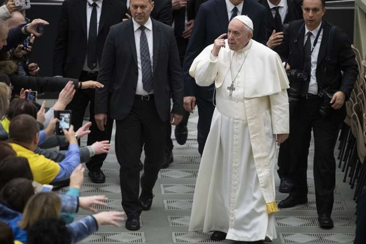 Papa Francisco anuncia revisão da lei canônica para casos de pedofilia