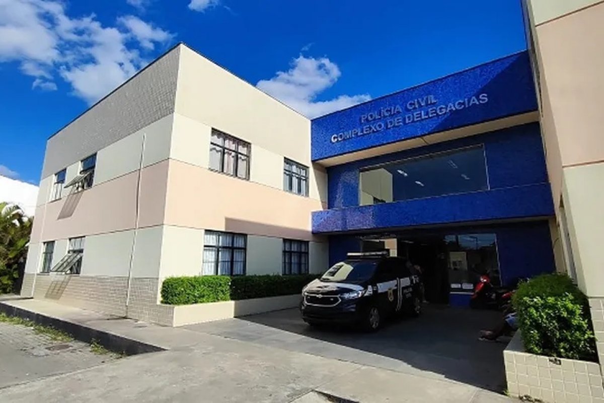 Homem é investigado por usar perfil falso em app de namoro para marcar encontros e roubar vítimas na Bahia