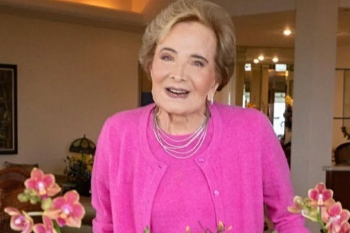 Ícone da história da televisão brasileira, Glória Menezes completa 90 anos!