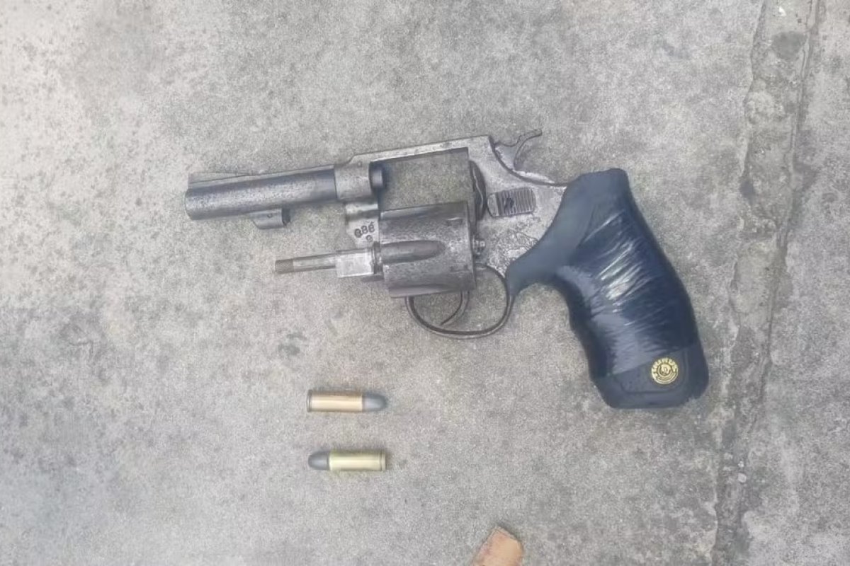  Pai e filho são presos por tentarem roubar agência bancária no bairro de Itapuã, em Salvador