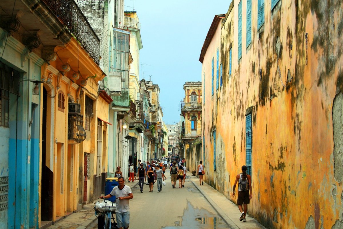 Em apagão geral há três dias, Cuba espera a chegada do furacão Oscar 