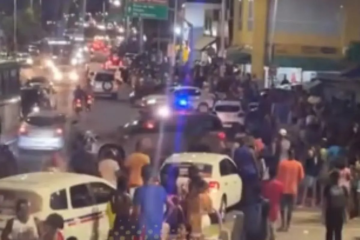 Suspeito de tráfico de drogas tenta pegar arma de PM e é baleado em Salvador 