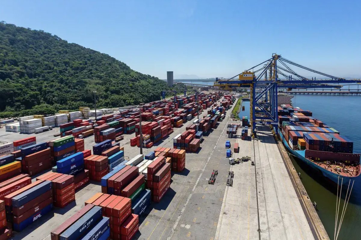 Exportações brasileiras atingem US$ 274,5 bilhões só em 2024