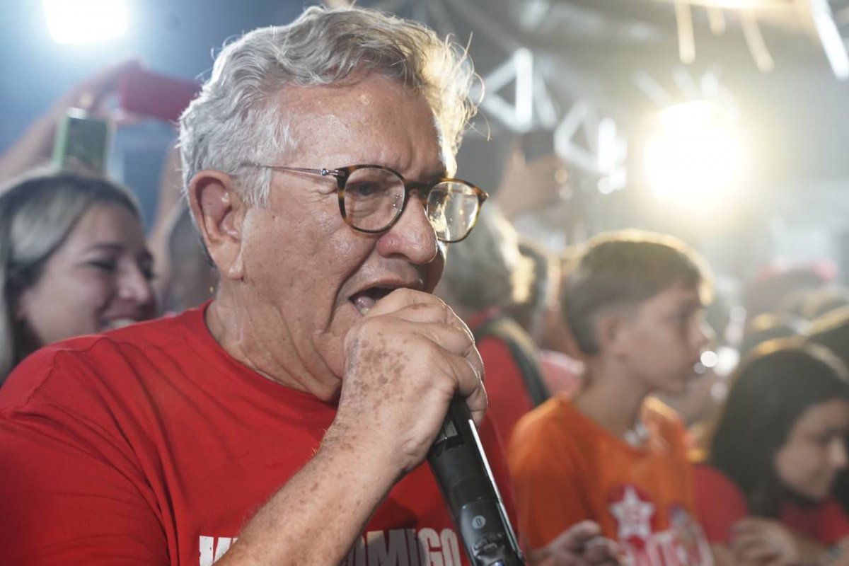 Caetano denuncia Elinaldo por utilização irregular de programa federal em benefício de Flávio Matos 