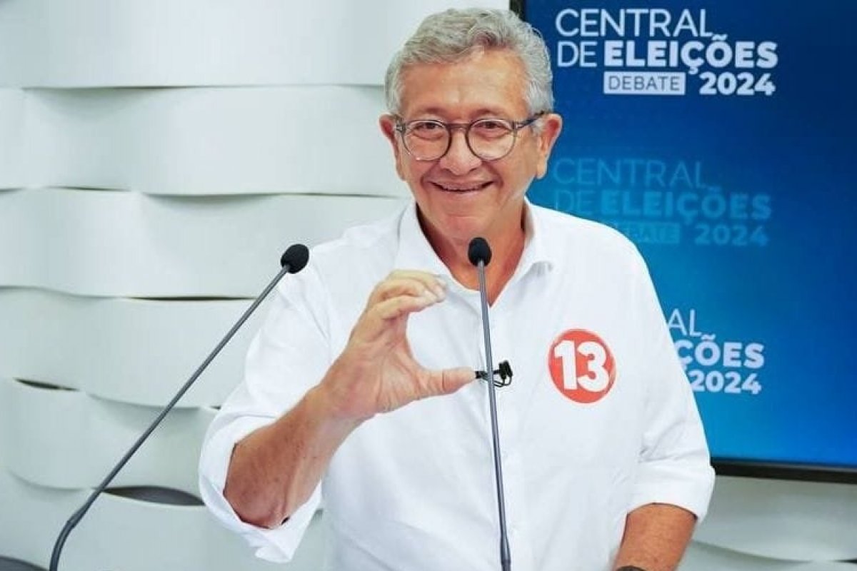 Durante debate, Caetano relembra relação próxima com a família do adversário Flávio Matos 