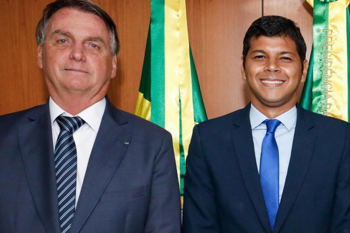 Diego Castro nega financiamento de rádio e responde a acusações de Eduardo Bolsonaro 