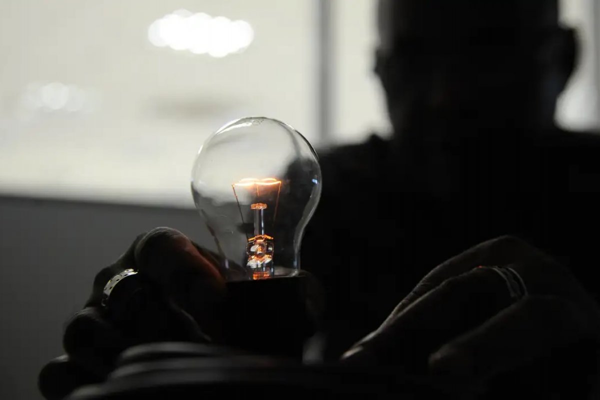 Campos Neto chama de 'boa notícia' mudança de bandeira na conta de luz e destaca efeito na inflação