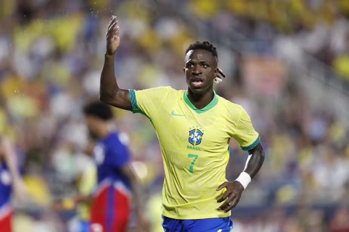 Veja o horário e onde assistir a cerimônia Bola de Ouro, que tem brasileiro na disputa