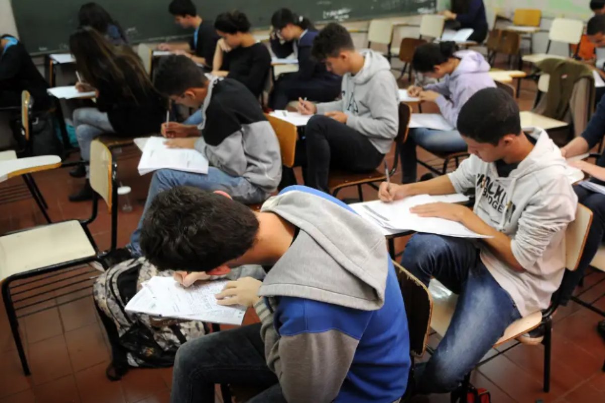 Enem 2024: mais de 4,3 milhões de estudantes enfrentam o desafio do primeiro dia de prova neste domingo (3)