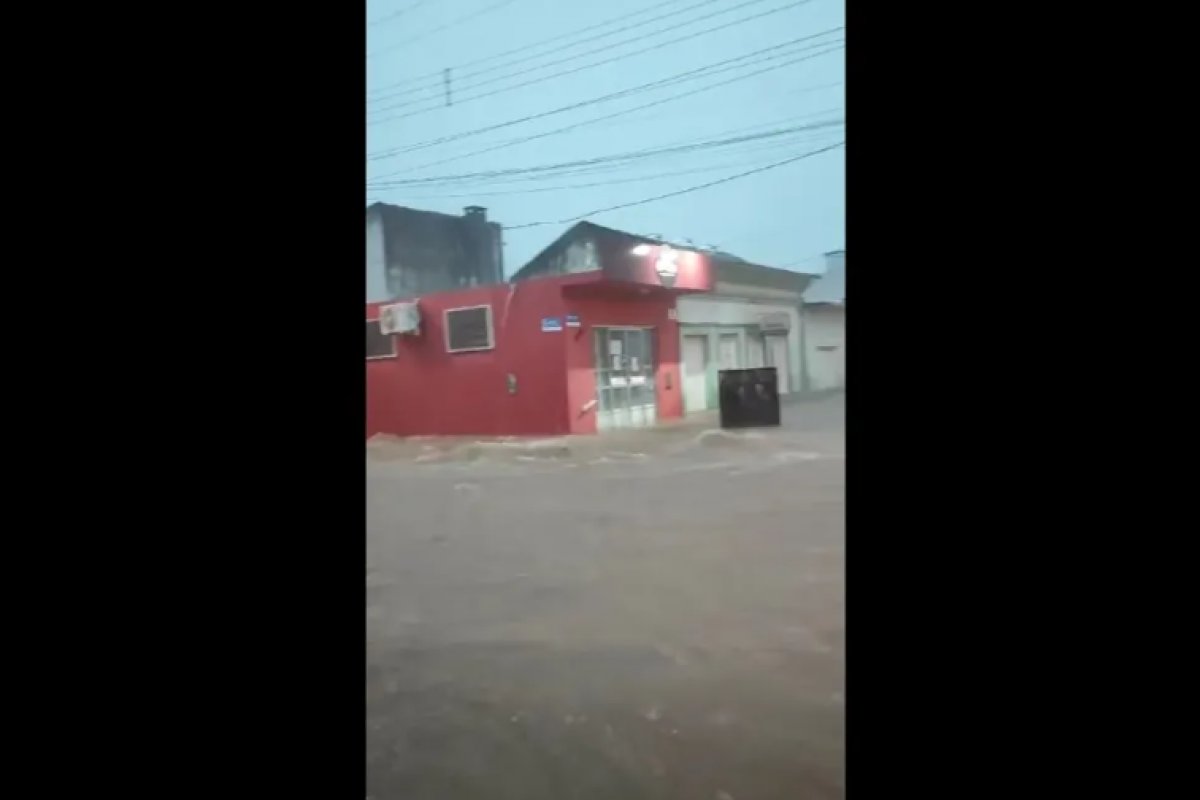Fortes chuvas causam transtornos no Rio Grande do Sul