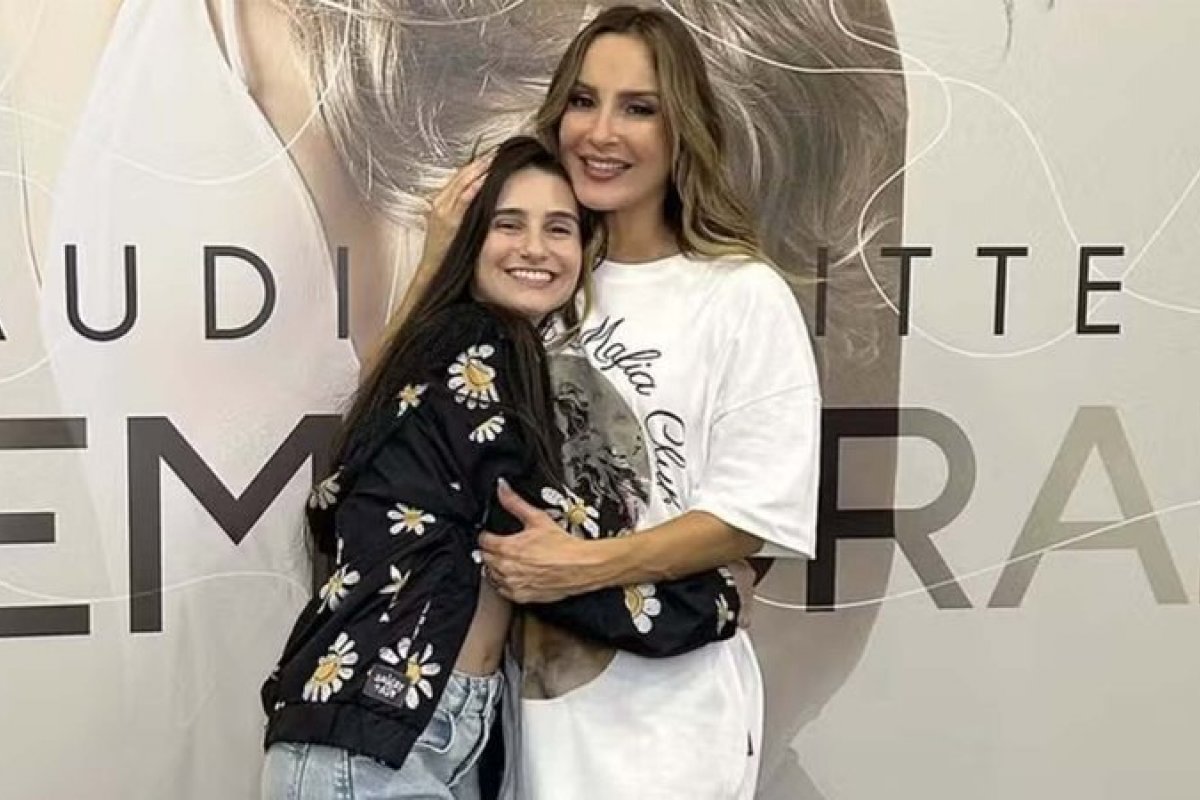 Claudia Leitte se emociona ao falar da morte de sua bailarina de 21 anos! 