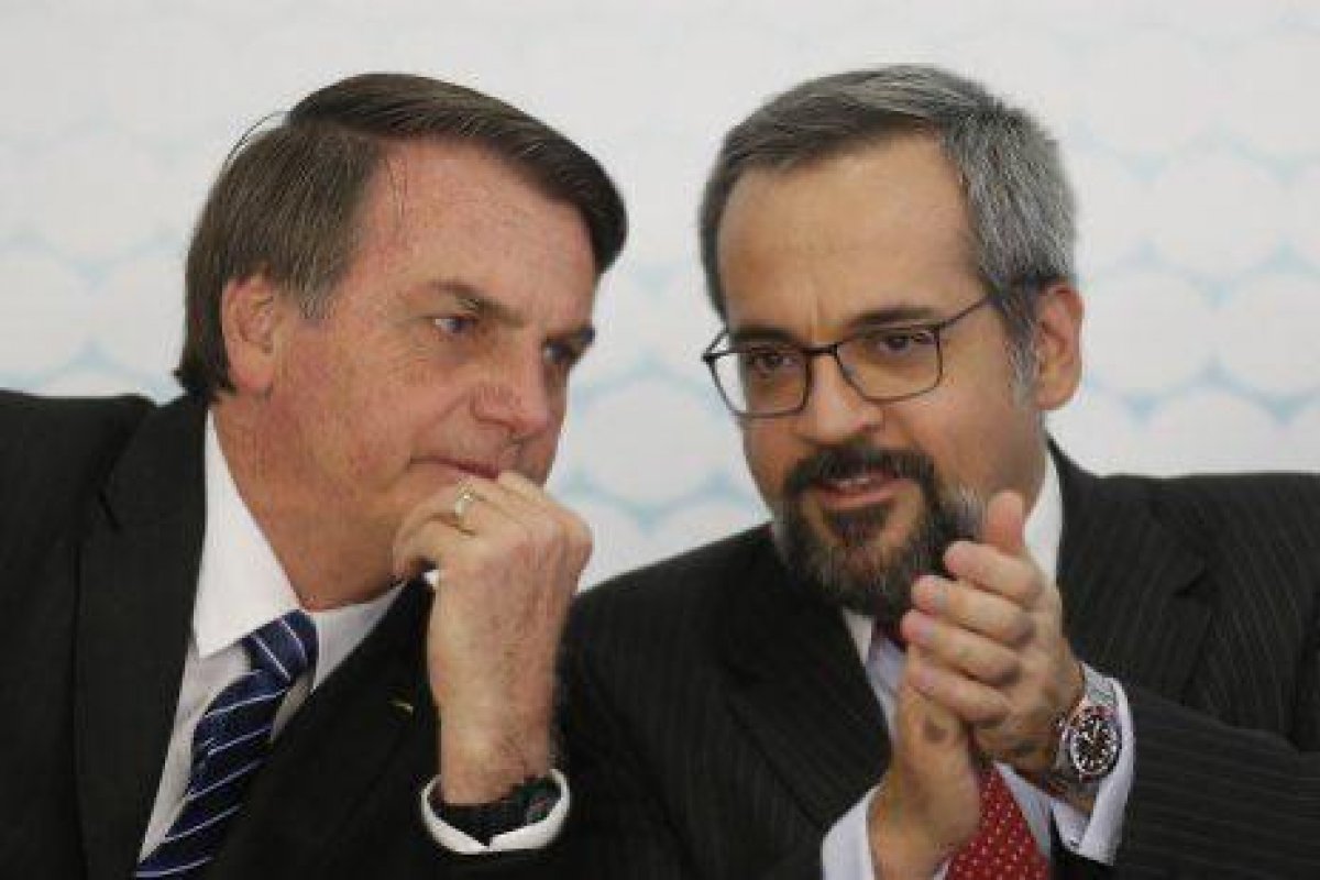 Bolsonaro descarta demissão de Weintraub 