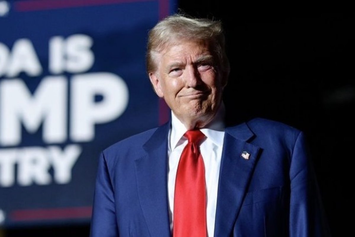 Assessores do Trump fazem apelo por voto masculino nas horas finais de votação