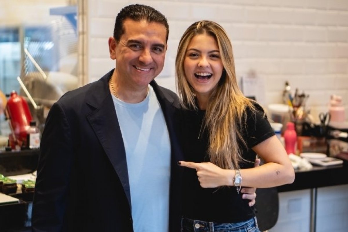 Buddy Valastro distribuiu 500 cannolis para fãs e clientes na Carlo's Bakery de SP!