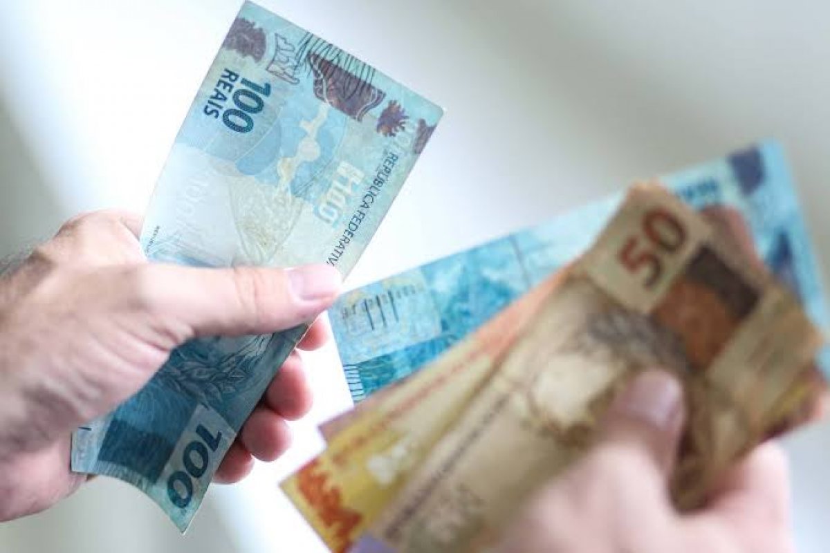 Salário mínimo sobe para R$ 1.045 a partir deste  sábado (01)