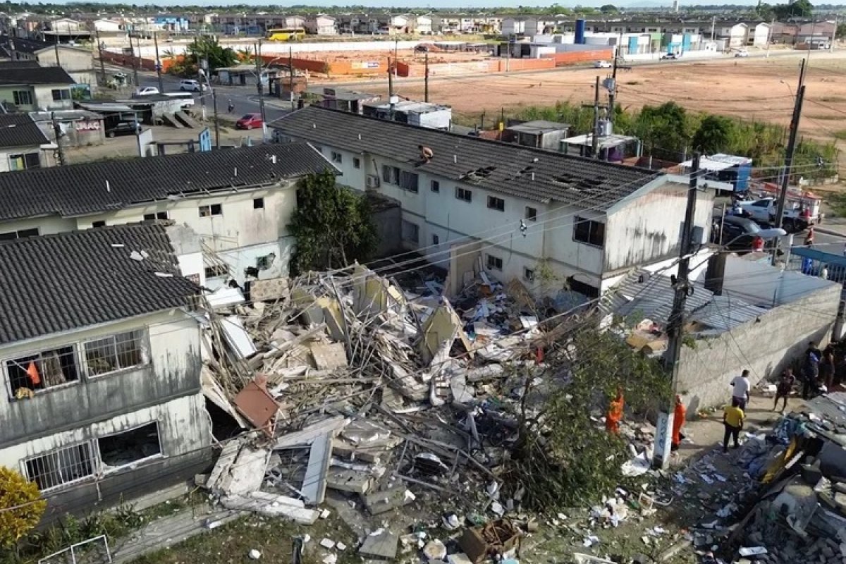 Prédio desaba em Maceió e deixa três mortos