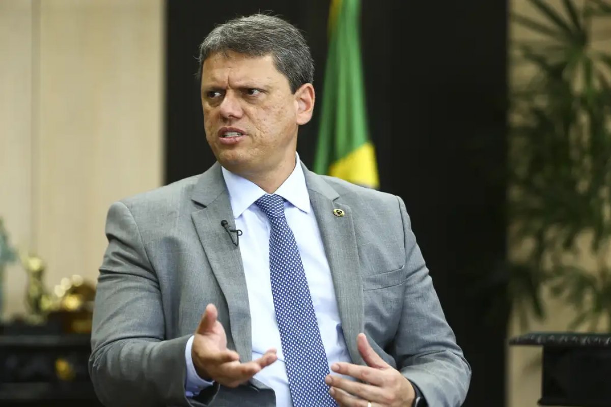 Tarcísio promete punições severas para autores de morte de rival do PCC