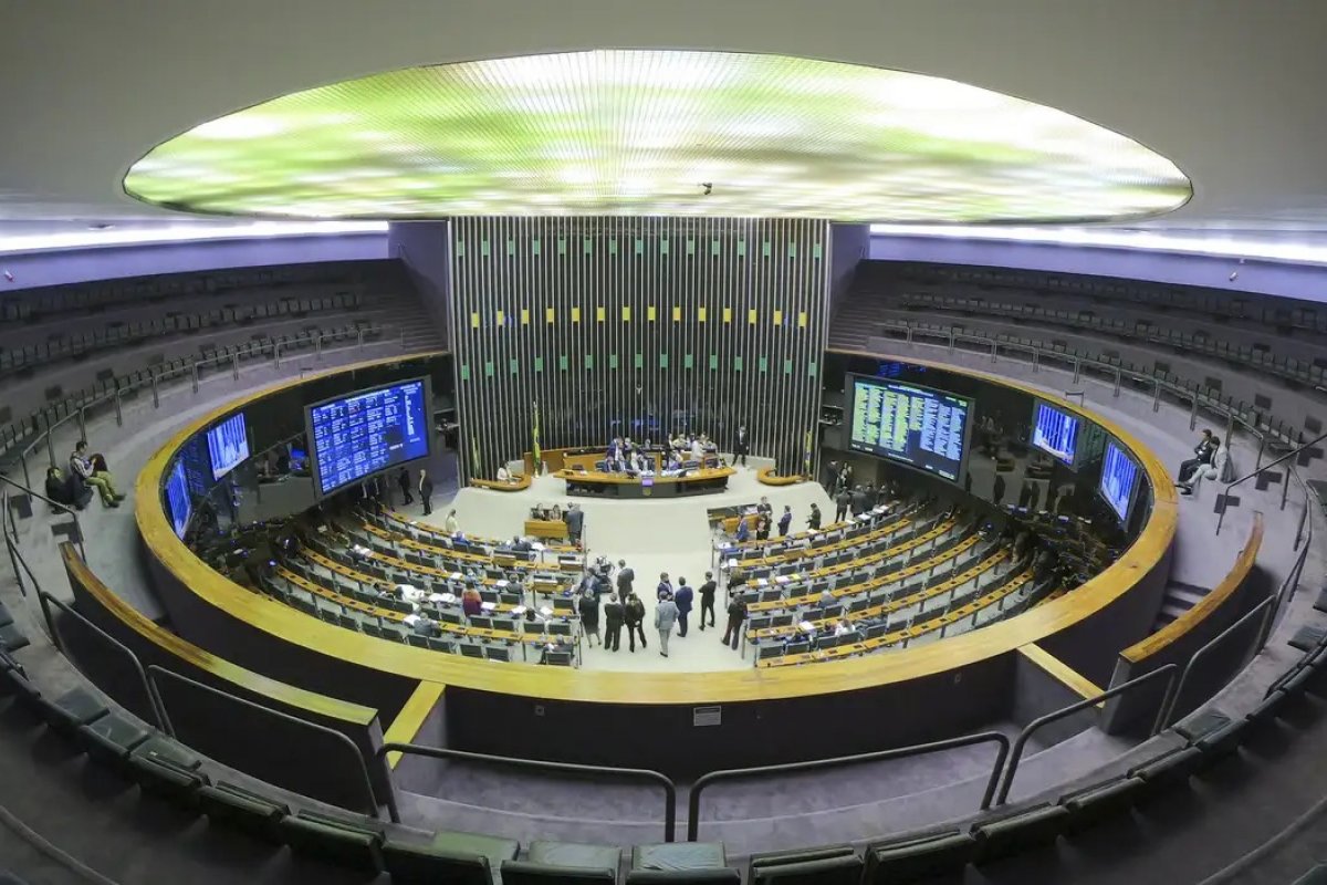 Fim da escala 6x1: o que propõe a PEC e como deputados baianos se posicionam
