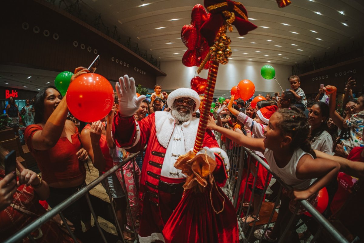 Shopping em Lauro de Freitas inaugura Natal dos Jovens Titãs com tirolesa indoor