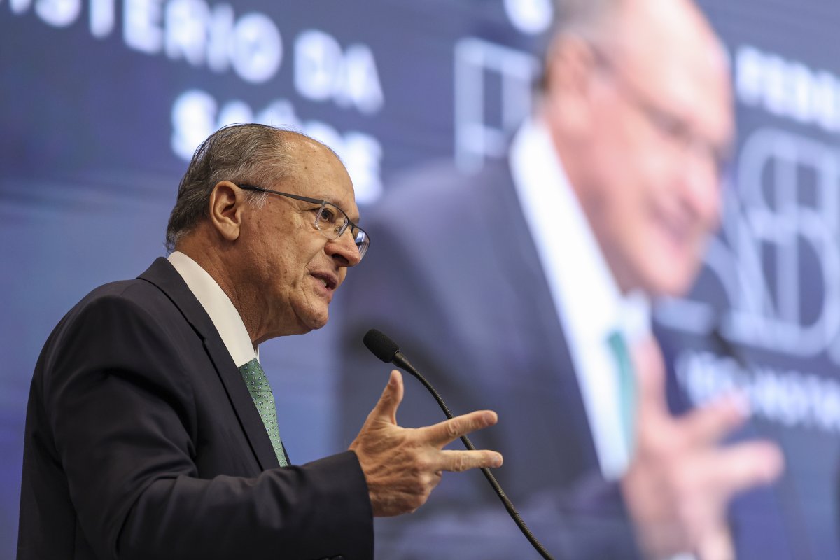 Atentado em Brasília é grave e será apurado com extrema rapidez e rigor, diz Alckmin