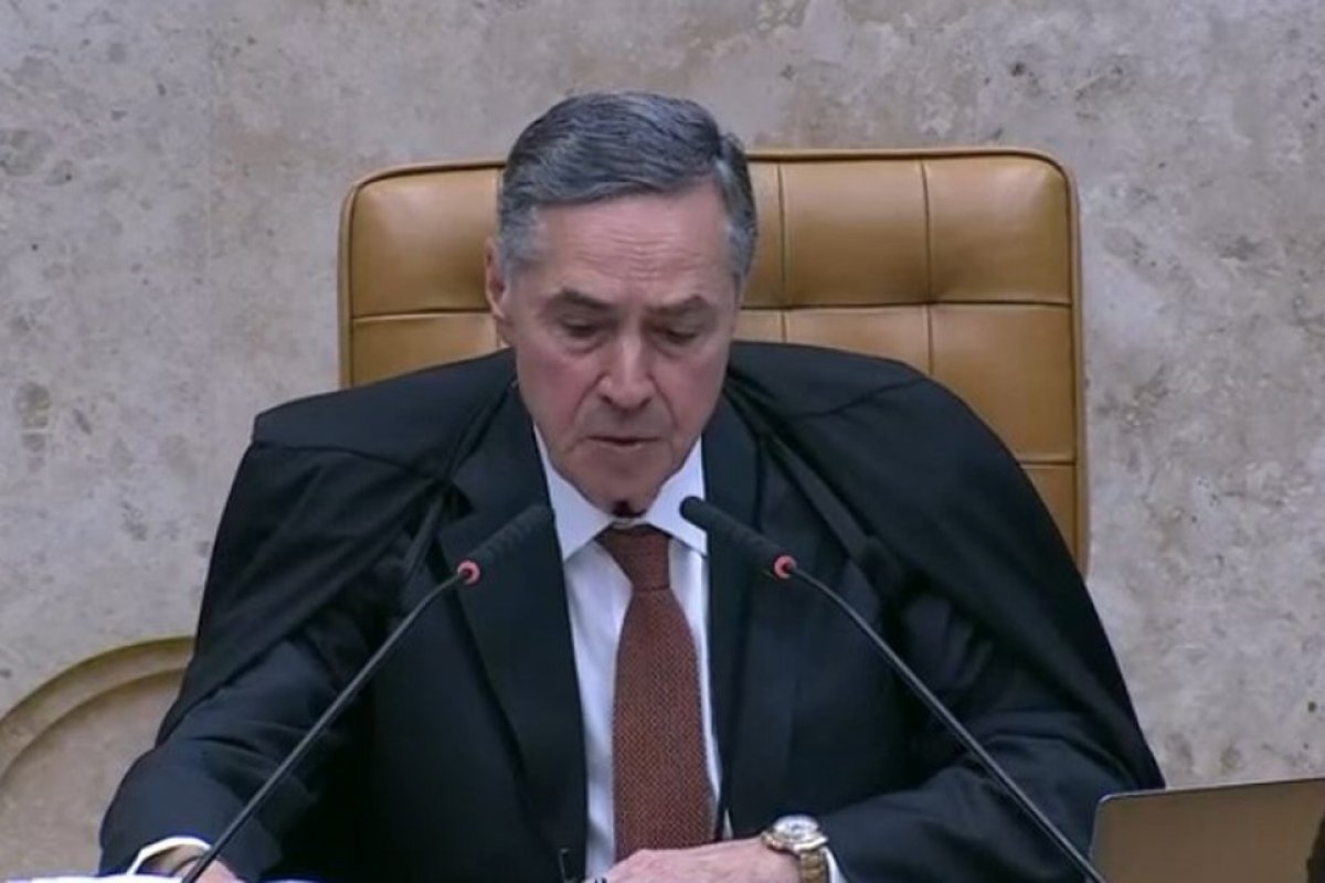 'Onde perdemos a luz da alma para a escuridão do ódio?', questiona Barroso após atentado em Brasília