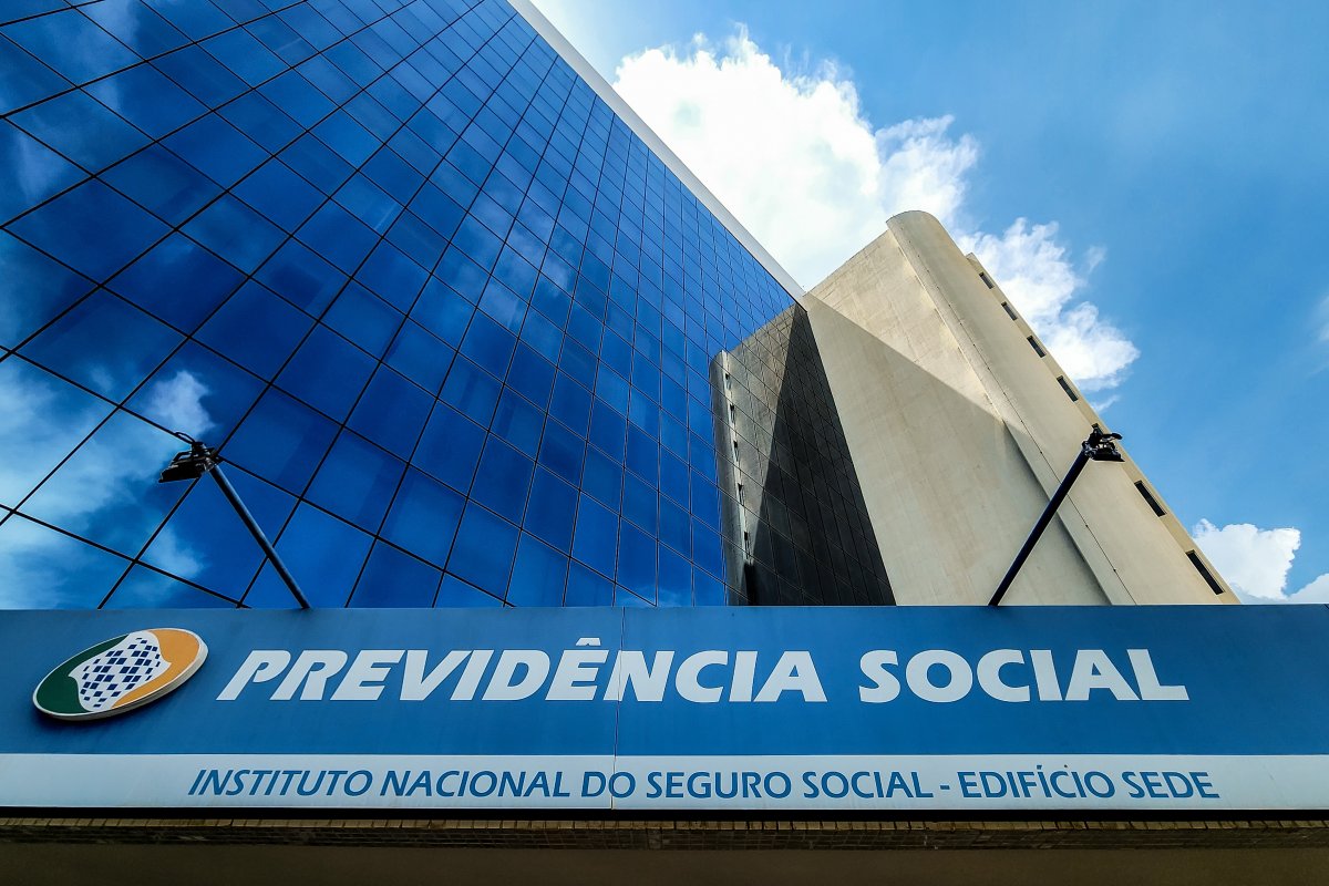 Mudança no Atestmed e greve de peritos médicos devem aumentar ainda mais fila do INSS