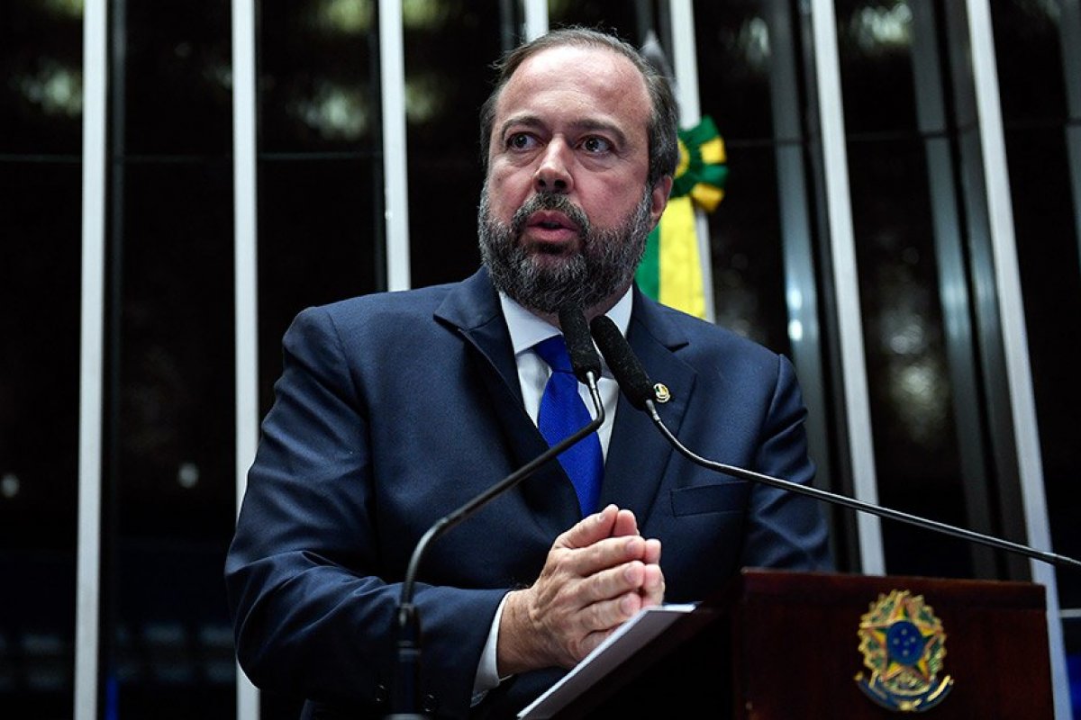 Silveira pede que Aneel use bônus de Itaipu para reduzir conta de luz e ajudar na inflação