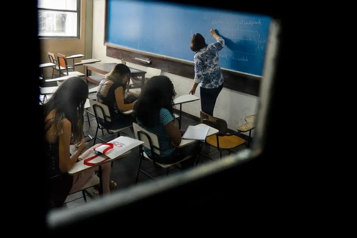 Enade: estudantes inscritos devem responder questionários até 23h59 deste sábado 