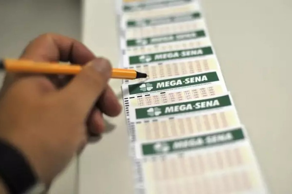 Mega-Sena: ninguém acerta dezenas e prêmio acumula em R$ 55 milhões