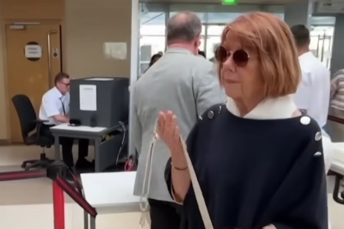 França pede 20 anos de prisão a marido de Gisèle Pelicot, dopada e estuprada por dezenas de homens