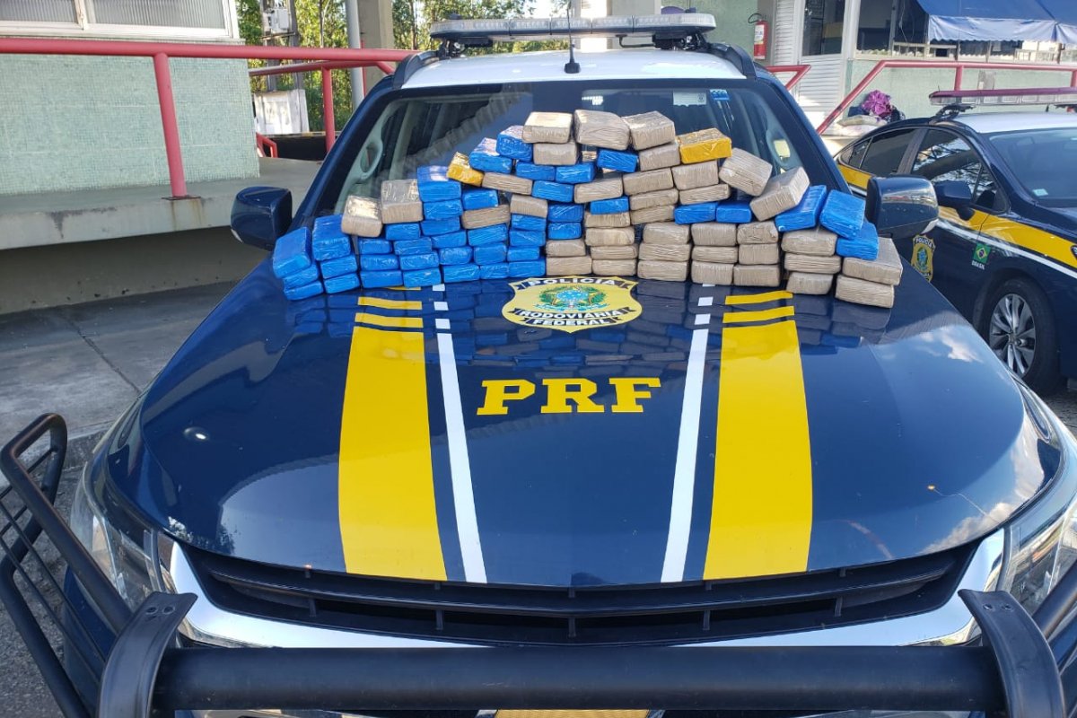 Mulher é presa com 50kg de maconha no sudoeste da Bahia 