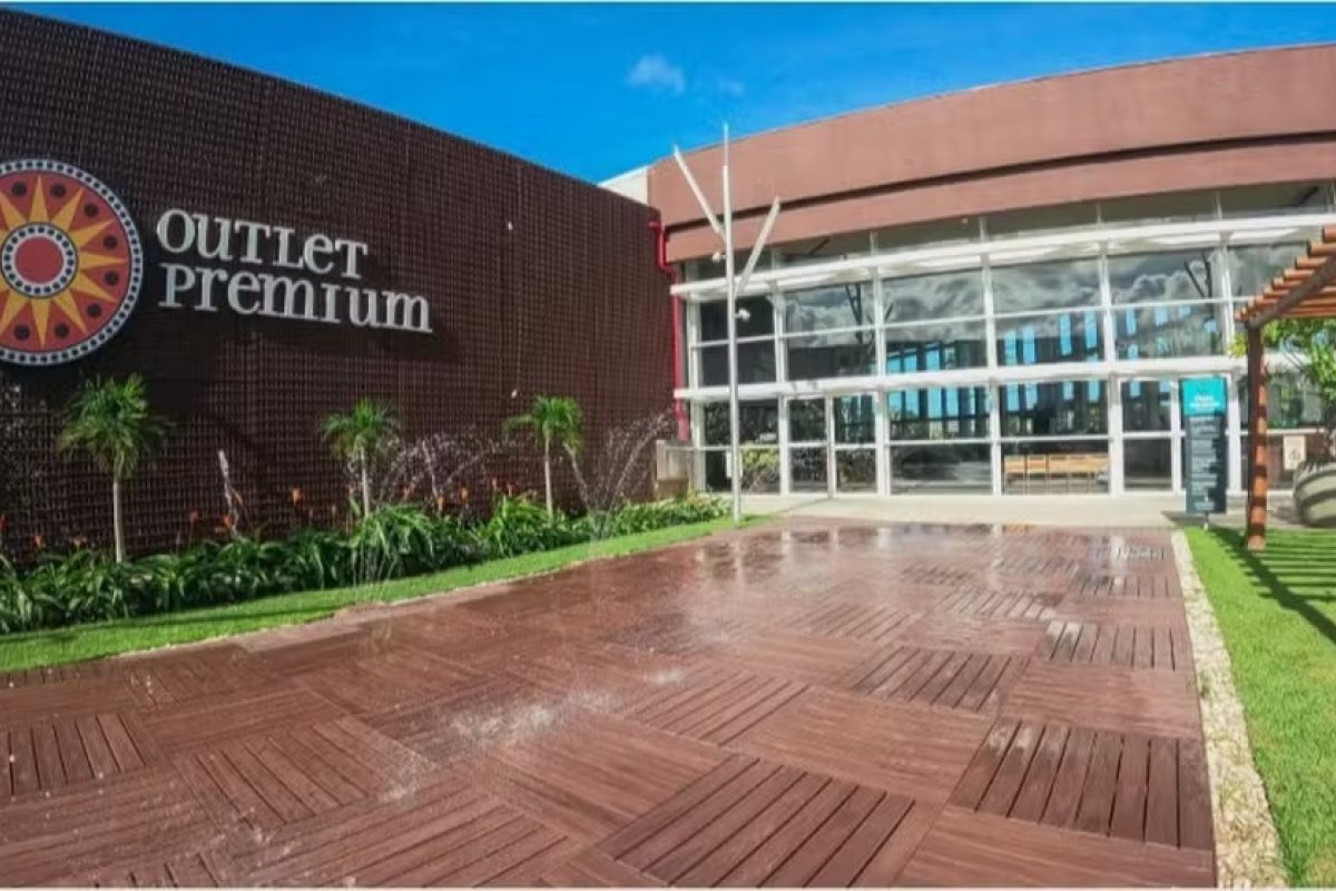Outlet Premium Salvador oferece 100 vagas de emprego para o fim de ano; confira 